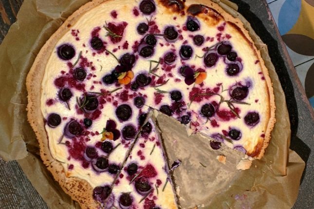 Пирог "Ягоды на снегу" - рецепт приготовления